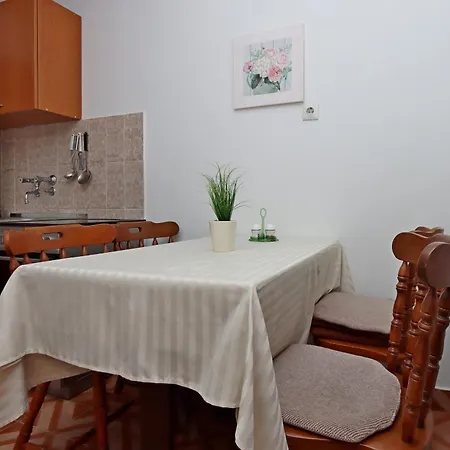 - Donja 5030a Apartment Supetarska Draga