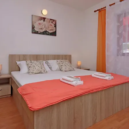 - Donja 5030a Daire