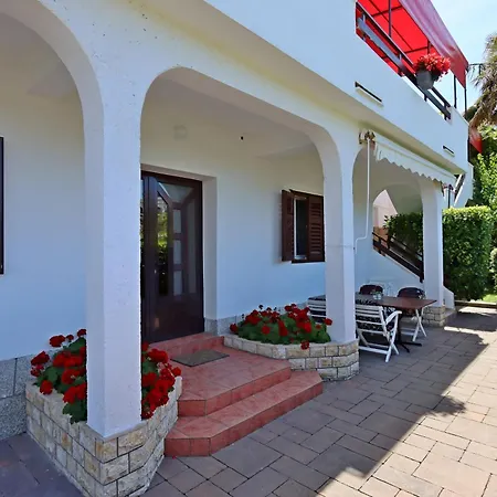 - Donja 5030a Daire