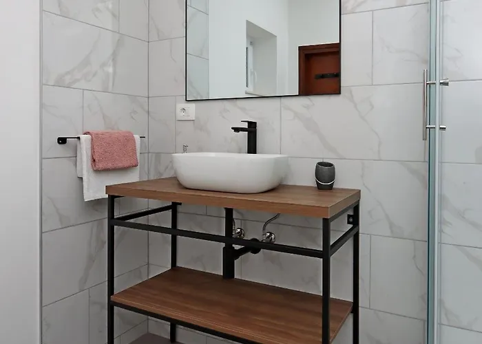 - Donja 5030a * Supetarska Draga